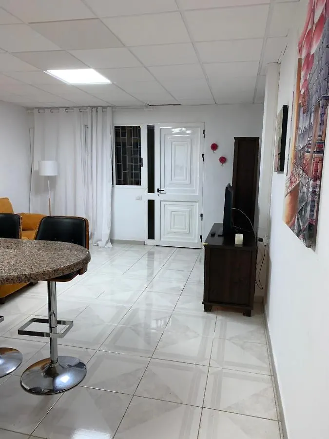 Homestay Luxury Rooms In Apartment Shared A Los Cristianos Playa Aire Conditioner Habitaciones Privada Stanza Arona