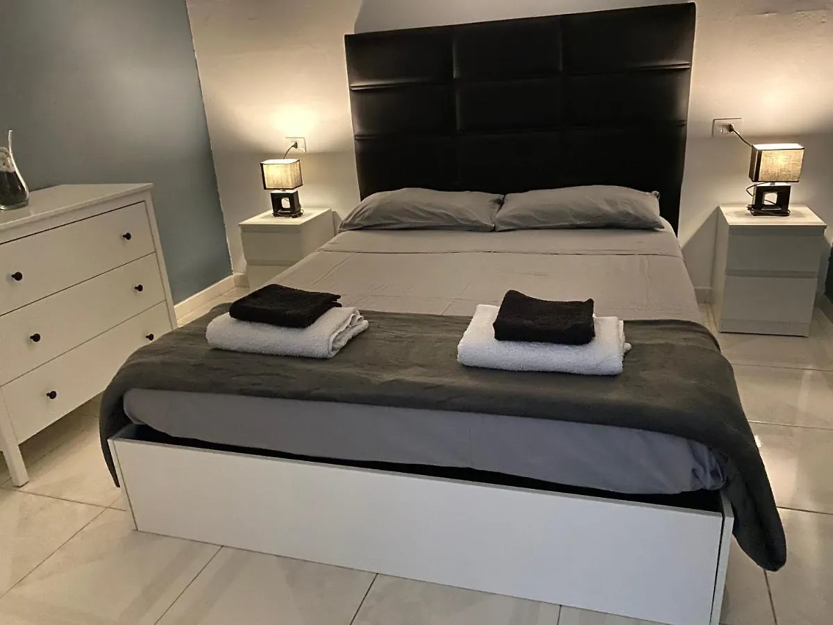 Luxury Rooms In Apartment Shared A Los Cristianos Playa Aire Conditioner Habitaciones Privada Stanza Arona