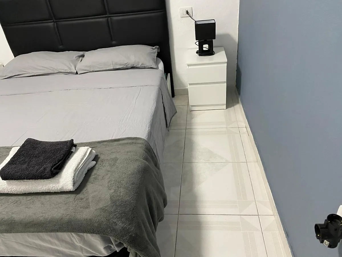 Luxury Rooms In Apartment Shared A Los Cristianos Playa Aire Conditioner Habitaciones Privada Stanza Arona  Spain