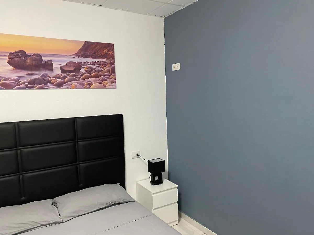 Luxury Rooms In Apartment Shared A Los Cristianos Playa Aire Conditioner Habitaciones Privada Stanza Arona  Spain