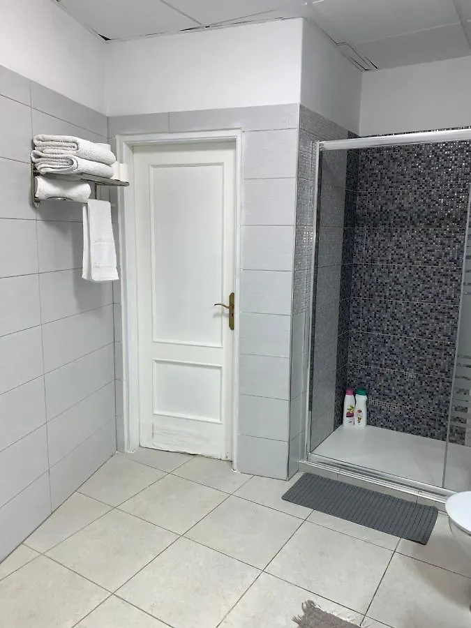 Homestay Luxury Rooms In Apartment Shared A Los Cristianos Playa Aire Conditioner Habitaciones Privada Stanza Arona
