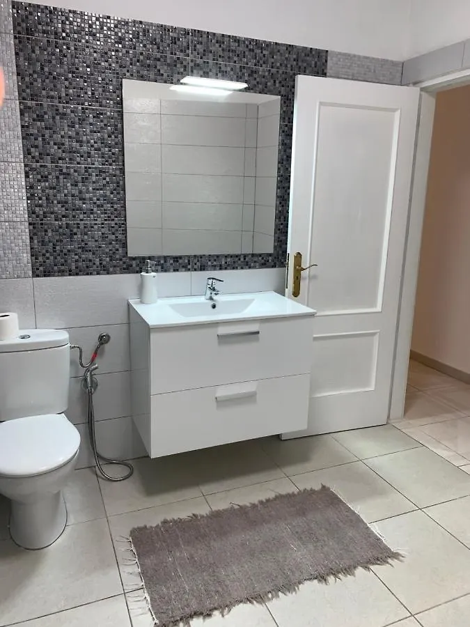 Luxury Rooms In Apartment Shared A Los Cristianos Playa Aire Conditioner Habitaciones Privada Stanza Arona  Homestay