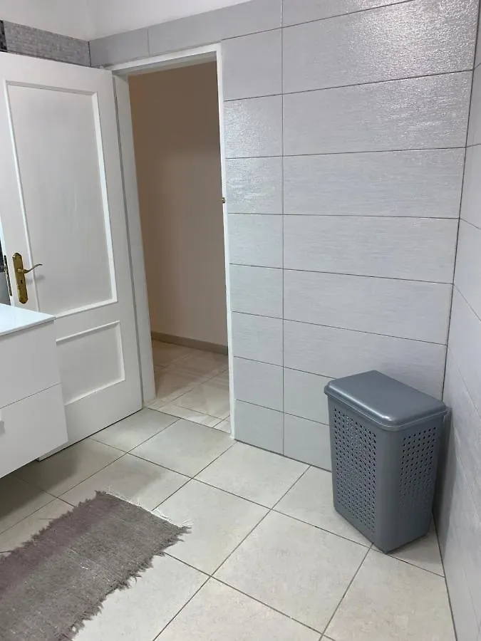 Luxury Rooms In Apartment Shared A Los Cristianos Playa Aire Conditioner Habitaciones Privada Stanza Arona