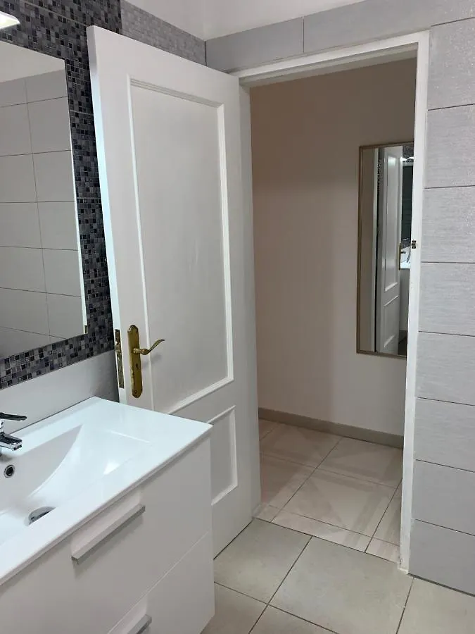 Luxury Rooms In Apartment Shared A Los Cristianos Playa Aire Conditioner Habitaciones Privada Stanza Arona  0*, Arona (Tenerife)