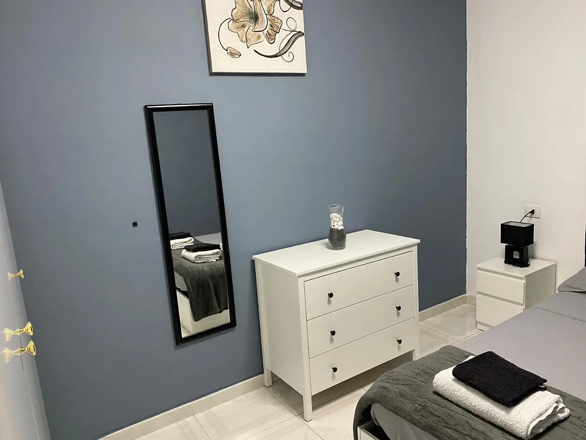 Luxury Rooms In Apartment Shared A Los Cristianos Playa Aire Conditioner Habitaciones Privada Stanza Arona